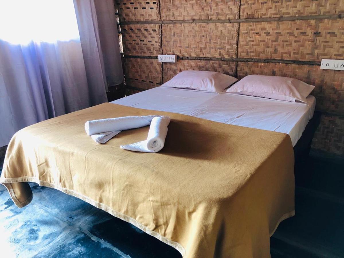 Island Vibes Hampi Guesthouse ภายนอก รูปภาพ