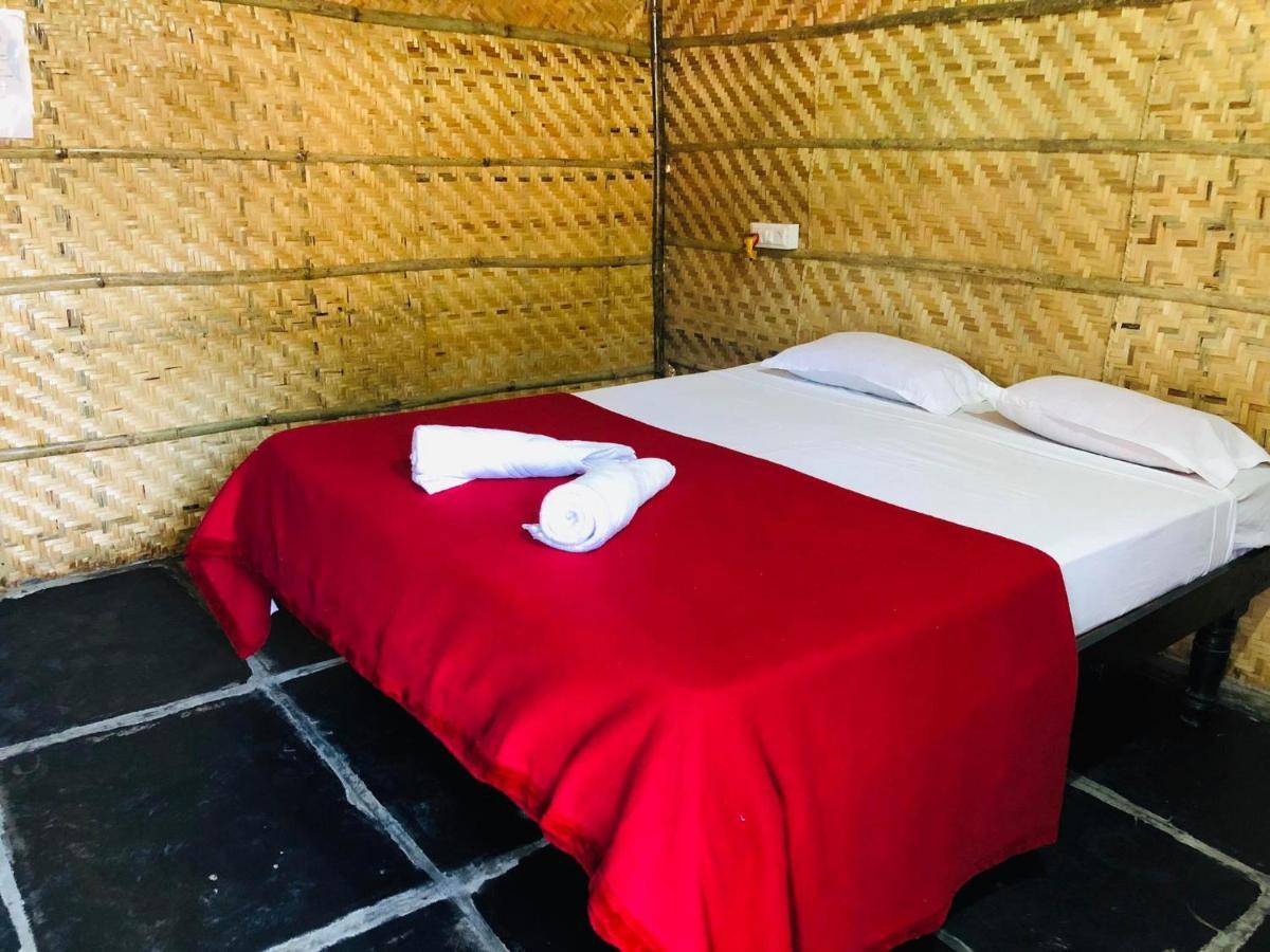 Island Vibes Hampi Guesthouse ภายนอก รูปภาพ