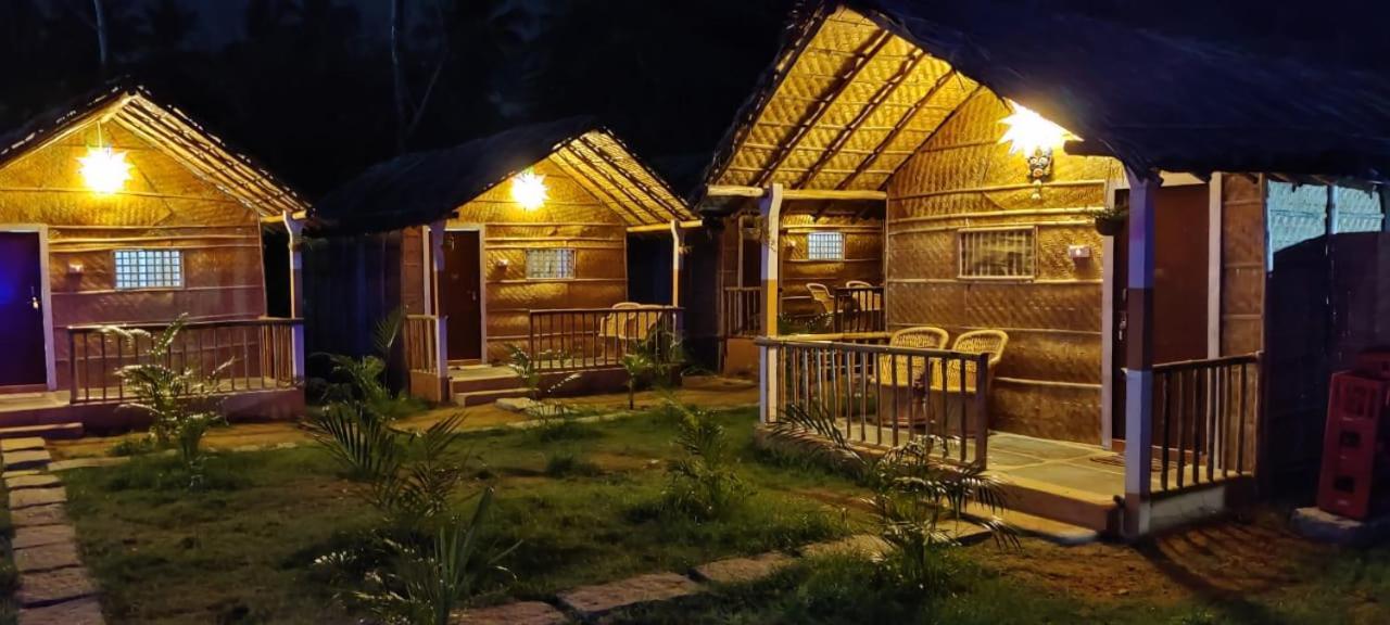 Island Vibes Hampi Guesthouse ภายนอก รูปภาพ