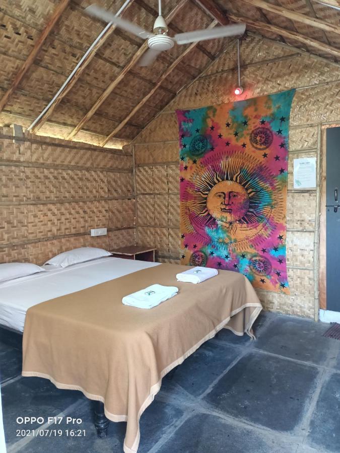 Island Vibes Hampi Guesthouse ภายนอก รูปภาพ