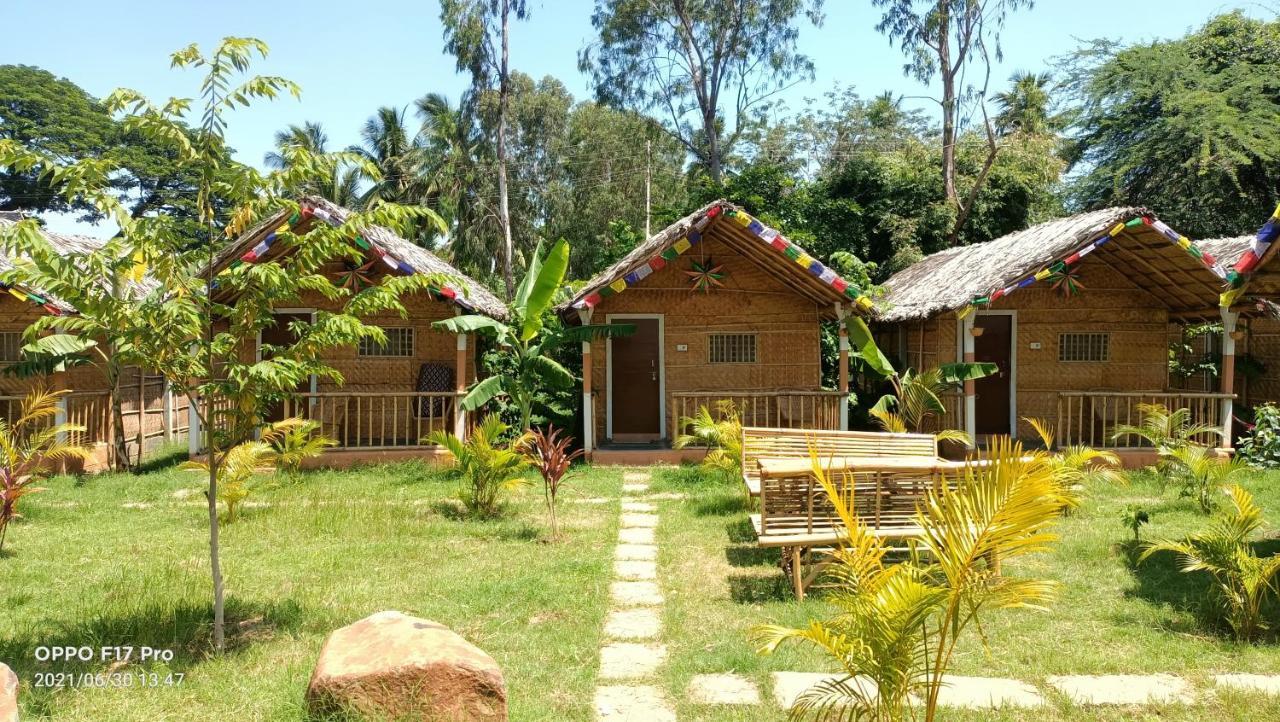 Island Vibes Hampi Guesthouse ภายนอก รูปภาพ