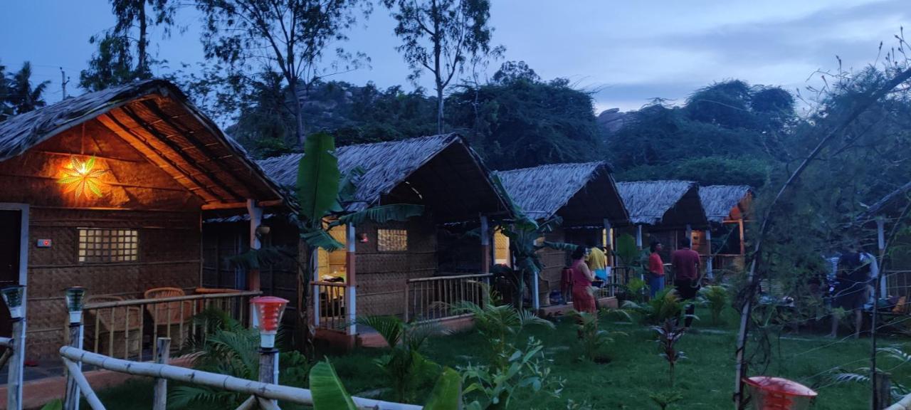 Island Vibes Hampi Guesthouse ภายนอก รูปภาพ