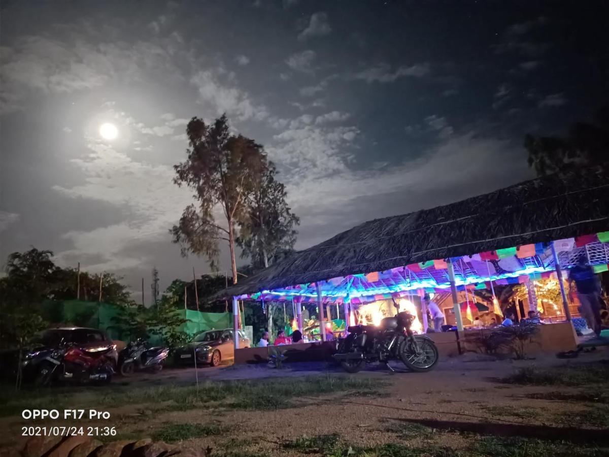 Island Vibes Hampi Guesthouse ภายนอก รูปภาพ