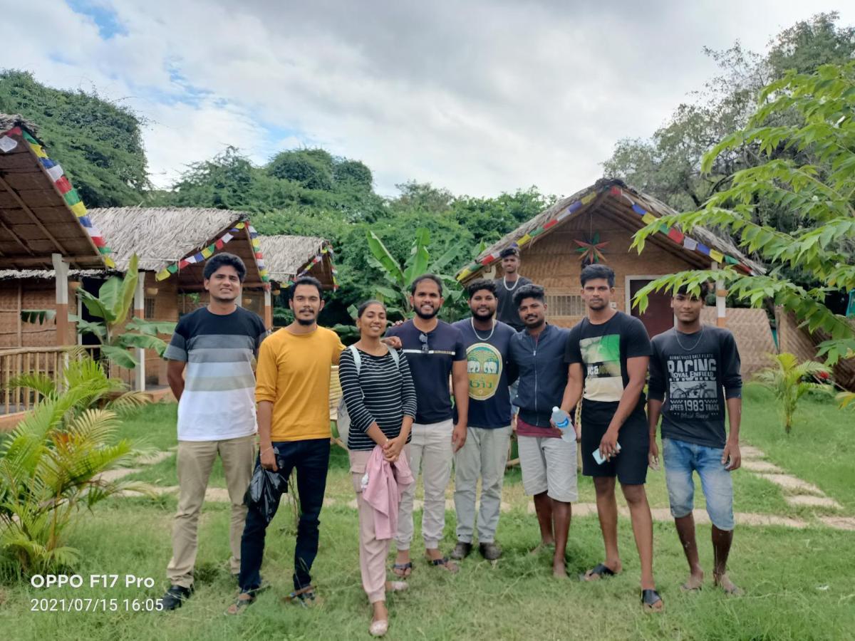 Island Vibes Hampi Guesthouse ภายนอก รูปภาพ