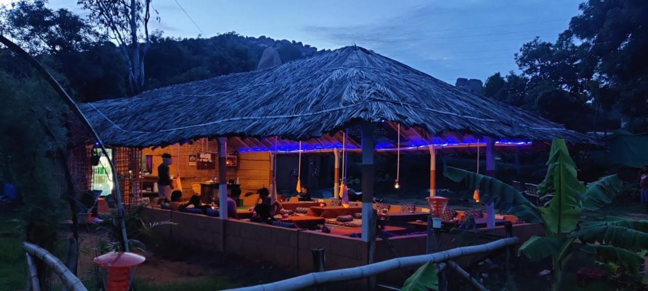 Island Vibes Hampi Guesthouse ภายนอก รูปภาพ